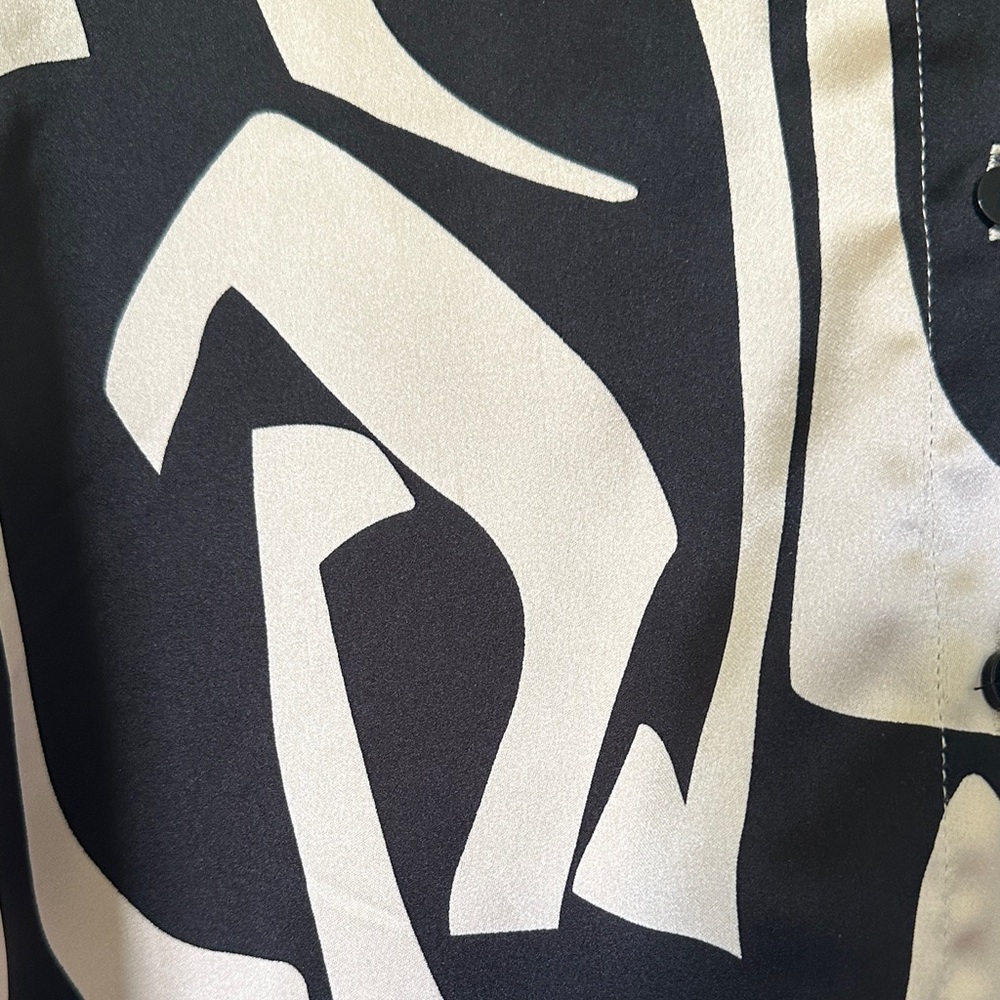 Abstract Pattern Blouse - Picture 2 of 4